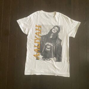 AALIYAH VINTAGE Y2K GRAPHIC TEE